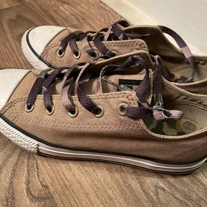 Camo converse kids size 3